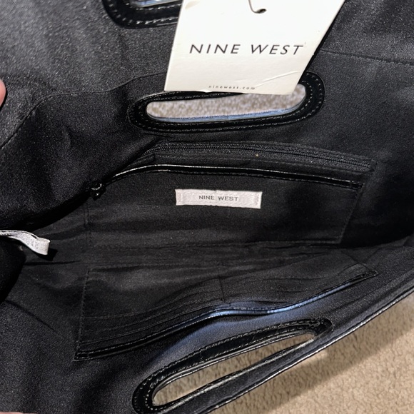 Nine West NWT black patent fold over clutch with grip handle - Picture 6 of 7
